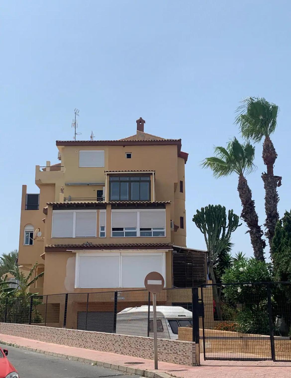 Apartament Under The Palm Trees Torrevieja Zewnętrze zdjęcie